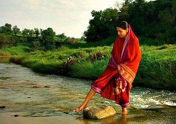 Holy name story: Lady crossing river by chanting name of Hari!