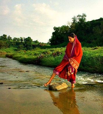 Holy name story: Lady crossing river by chanting name of Hari!