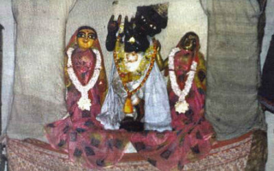 Caitanya lila: Nityananda and Banka Raya