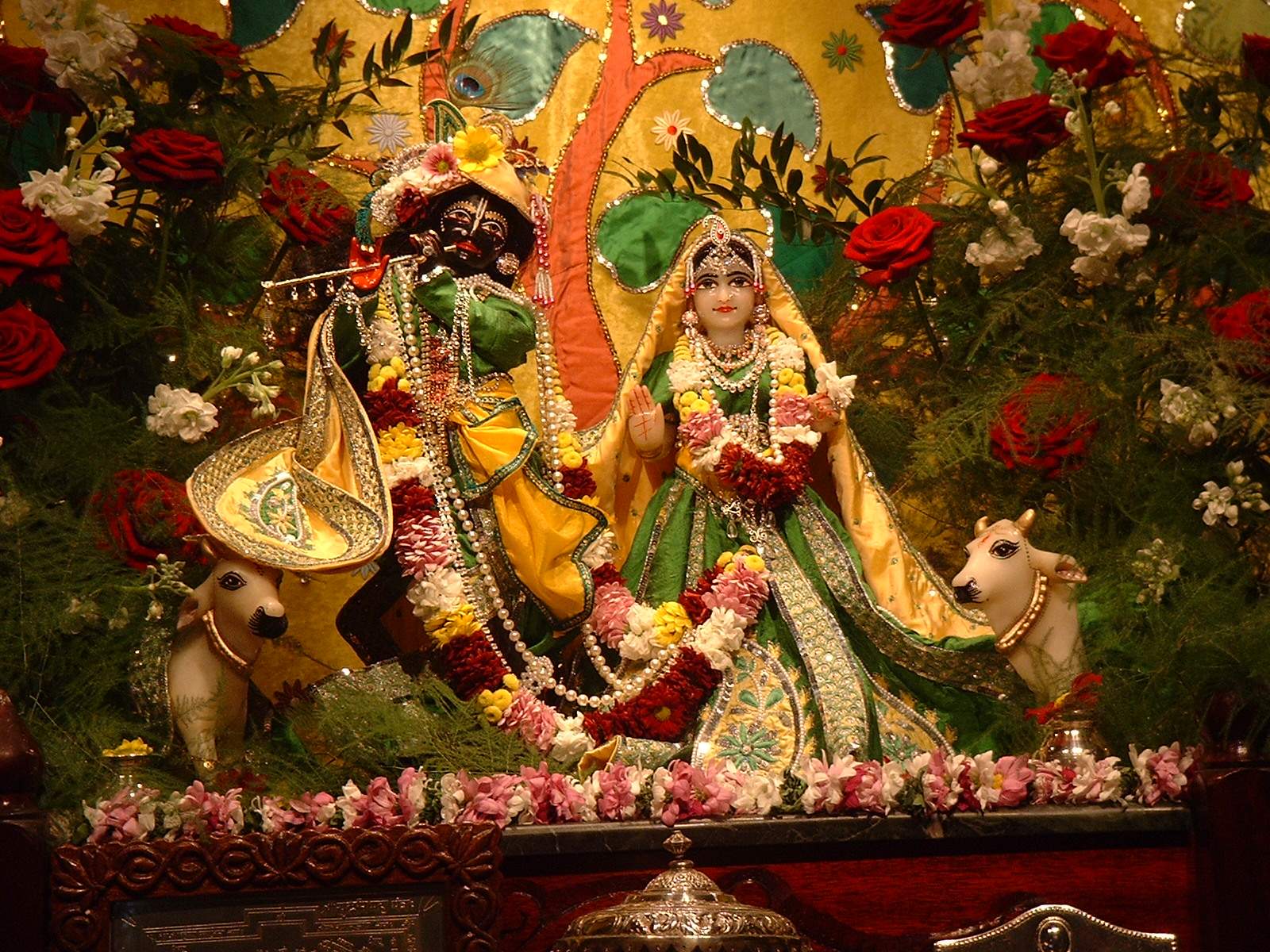 Read more about the article The Exchange of Ornaments – The Hidden Token of Love